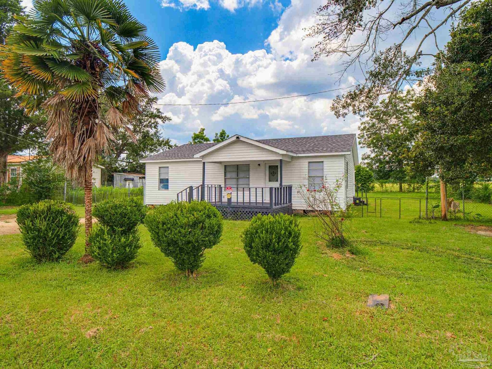 Property Photo: 2451 Green Village Rd FL 32568