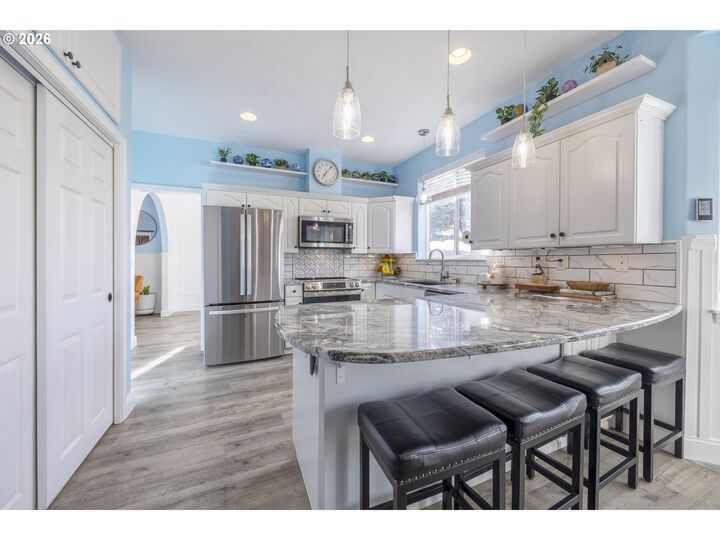Property Photo: 1615 NW 39th St OR 97367