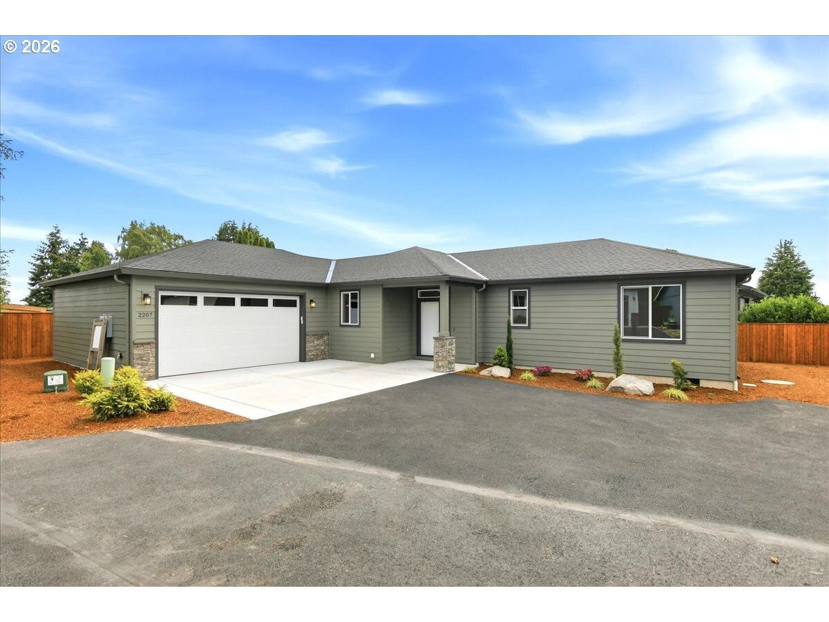 Property Photo: 2207 NW 69th St WA 98665