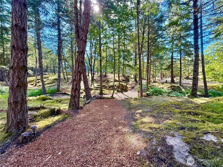 Property Photo:  