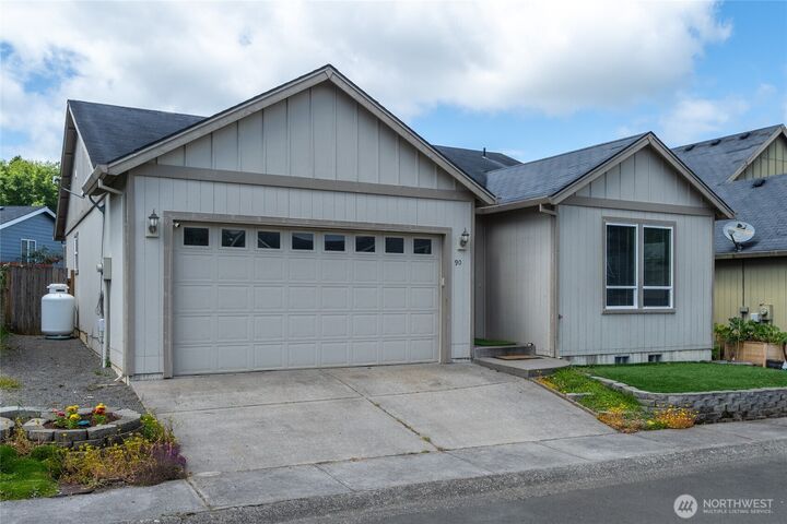 Property Photo:  90  Glen Gate Loop  WA 98612 