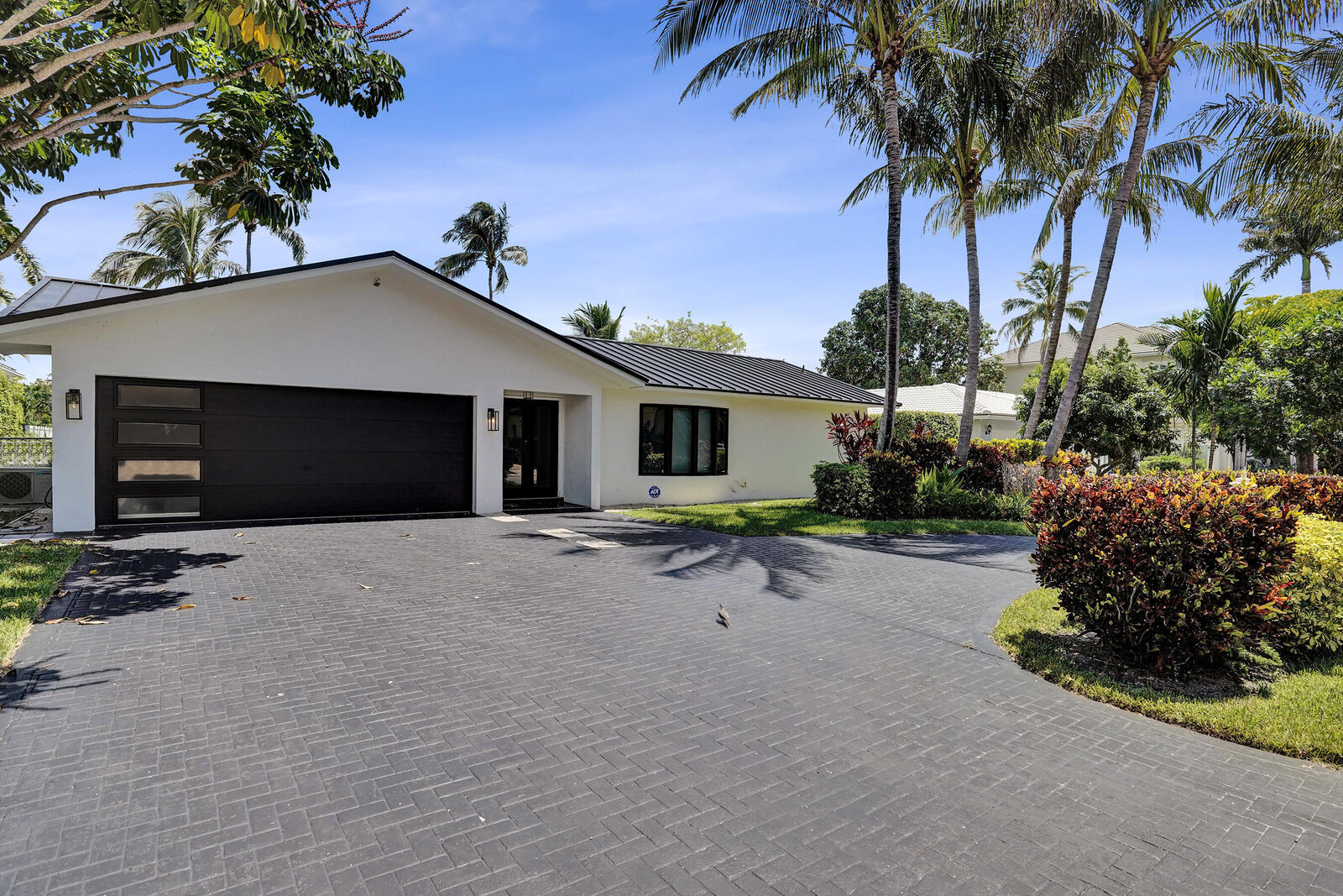 Property Photo: 933 Banyan Drive FL 33483