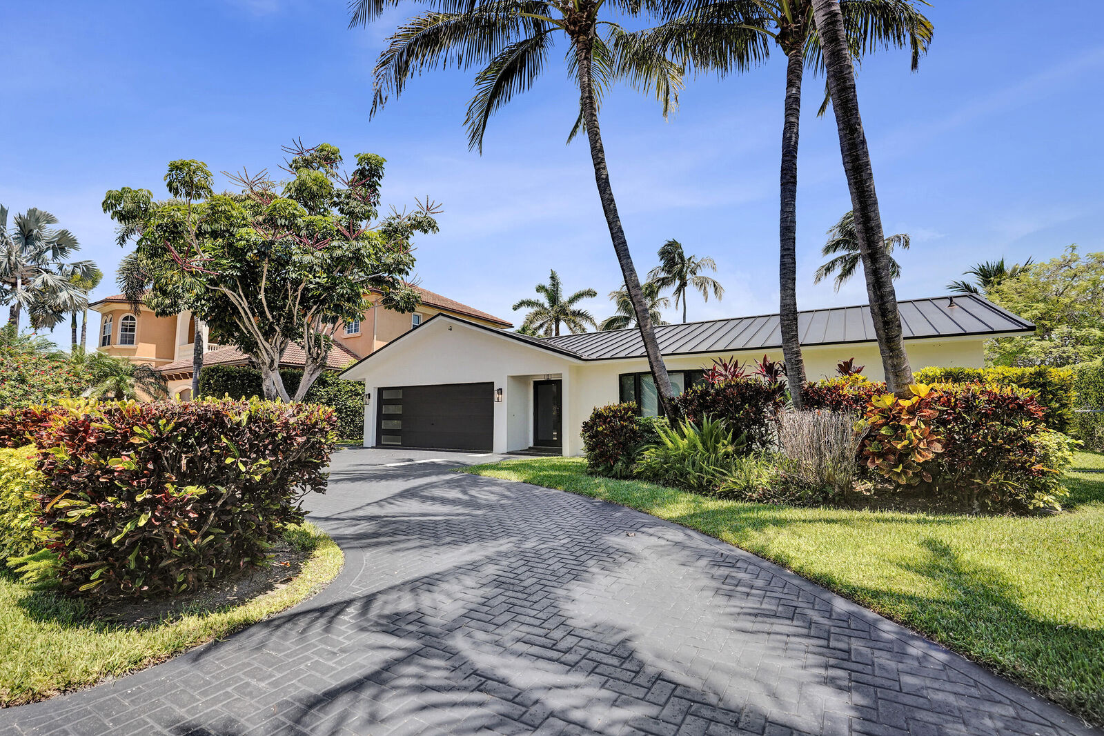 Property Photo: 933 Banyan Drive FL 33483