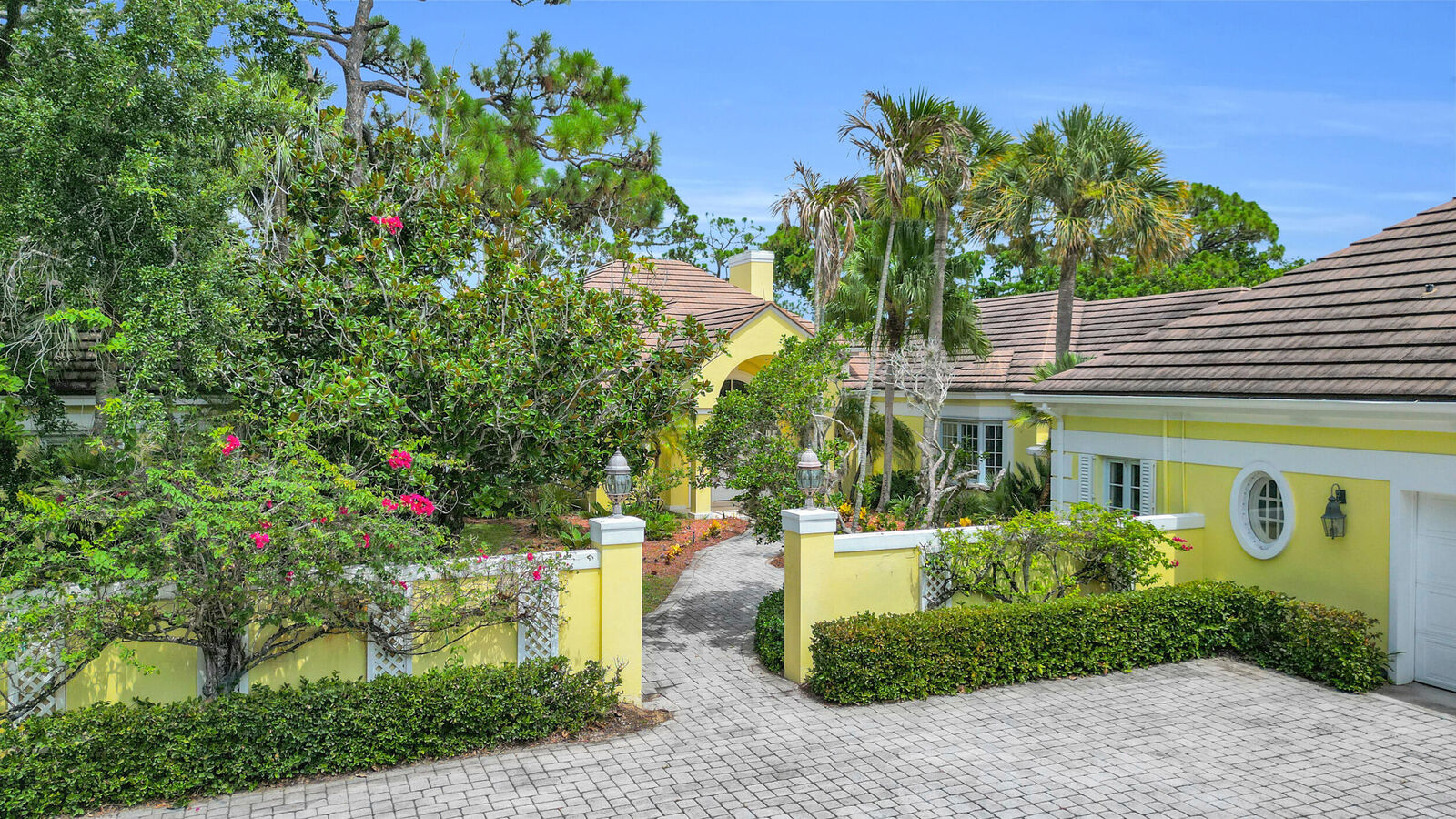 Property Photo: 7107 SE Golfhouse Drive FL 33455