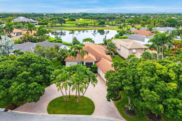 Property Photo:  118 W Village Way  FL 33458 