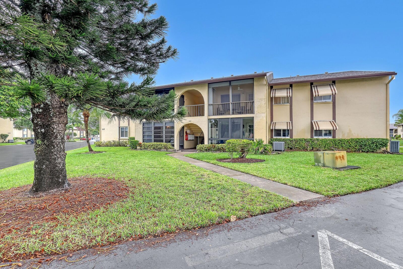 Property Photo: 337 Pine Ridge Circle A-1 FL 33463