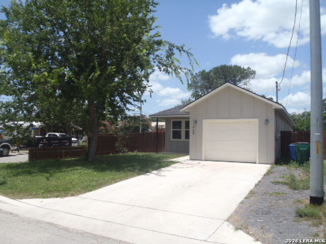 Property Photo:  964 Allende St  TX 78155 
