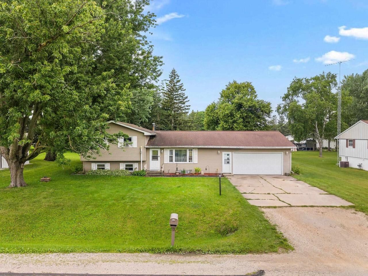 Property Photo: 14 Arcade Glen Road WI 54971