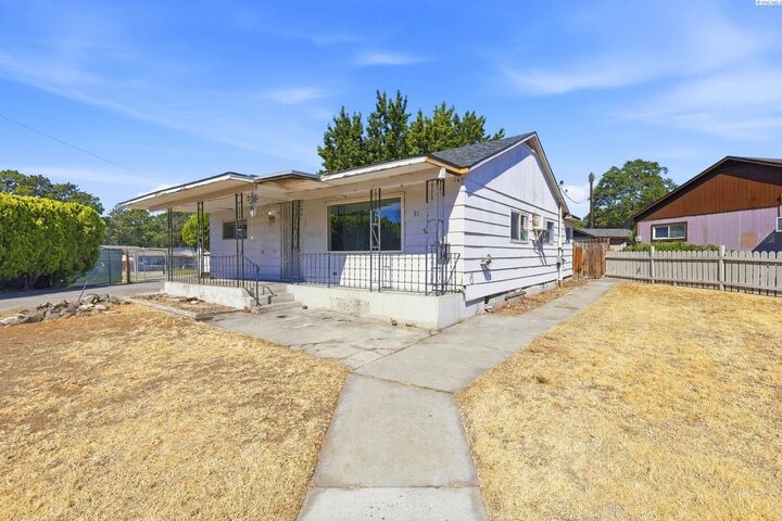 Property Photo:  91 Casey Ave  WA 99352 