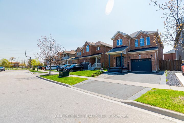 Property Photo: 6 Duffel Crescent ON L7G 0H7