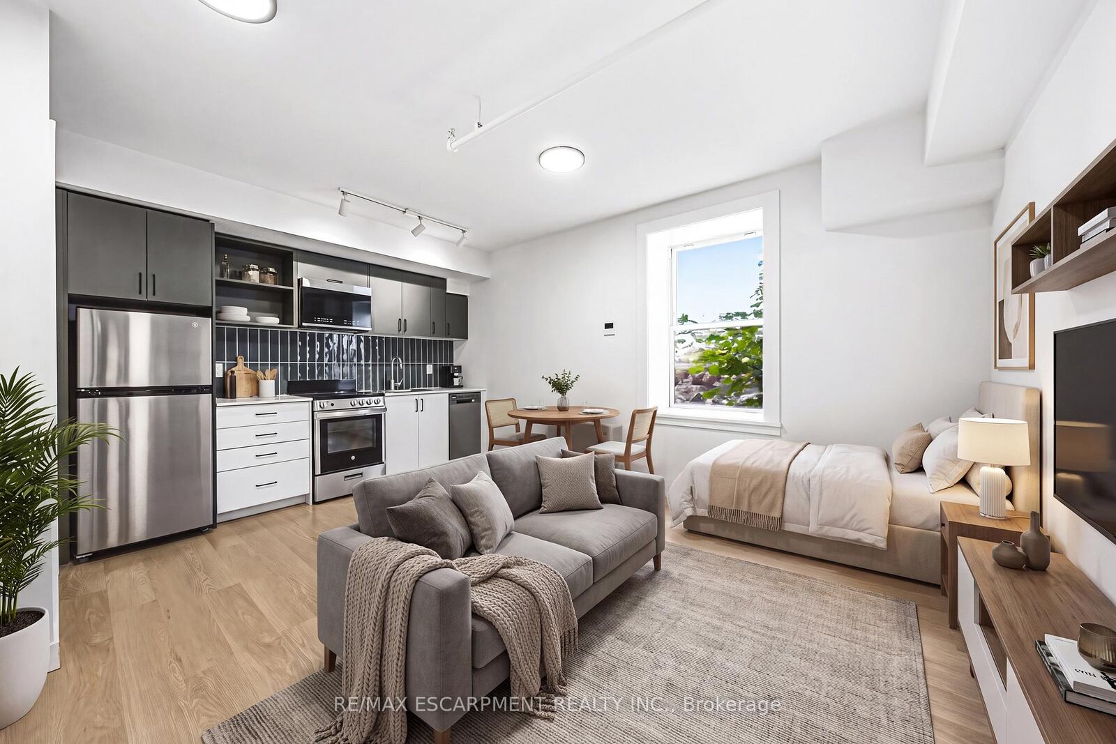 Property Photo:  325 James Street S 104  ON L8P 3B7 