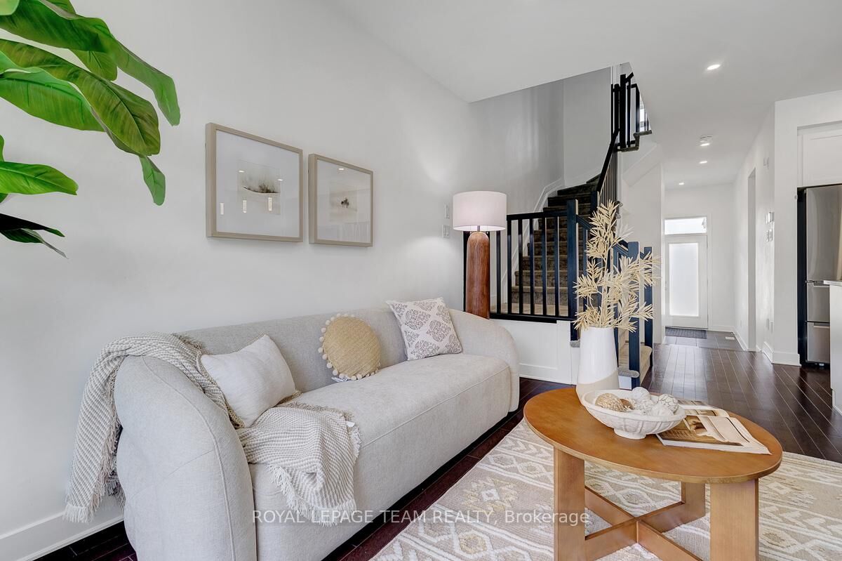 Property Photo:  822 Chipping Circle  ON K4M 0E7 