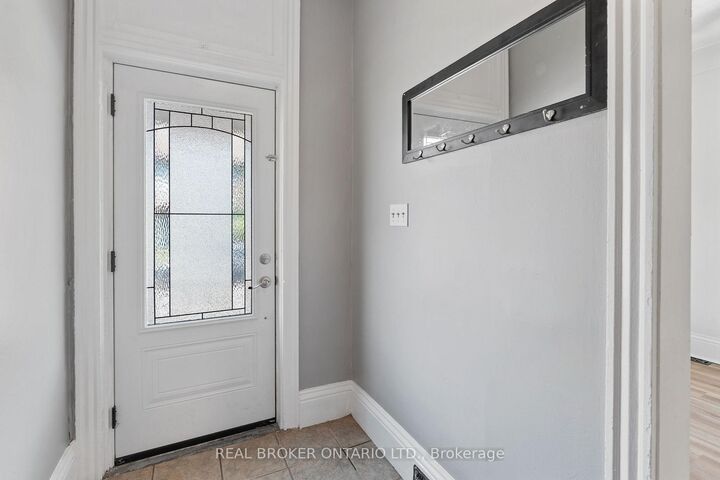 Property Photo:  40 Ashley Street  ON L8L 5S6 