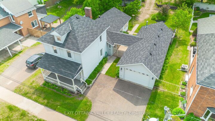 Property Photo: 415 Trafalgar Road ON K8A 5B3