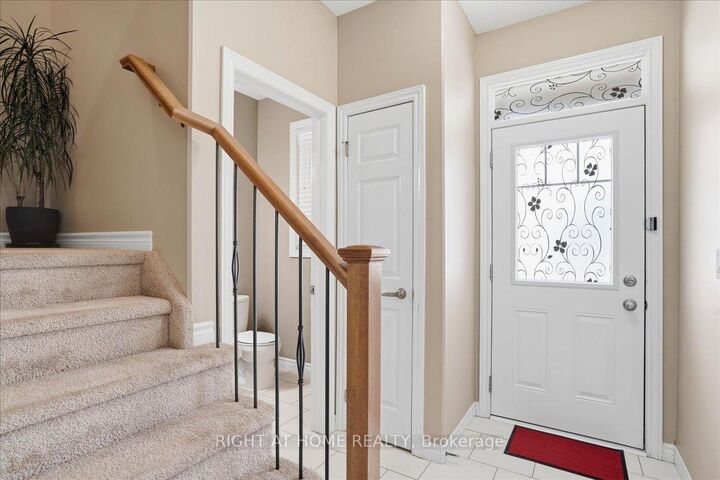 Property Photo: 3 Nottingham Court ON K8V 0E7