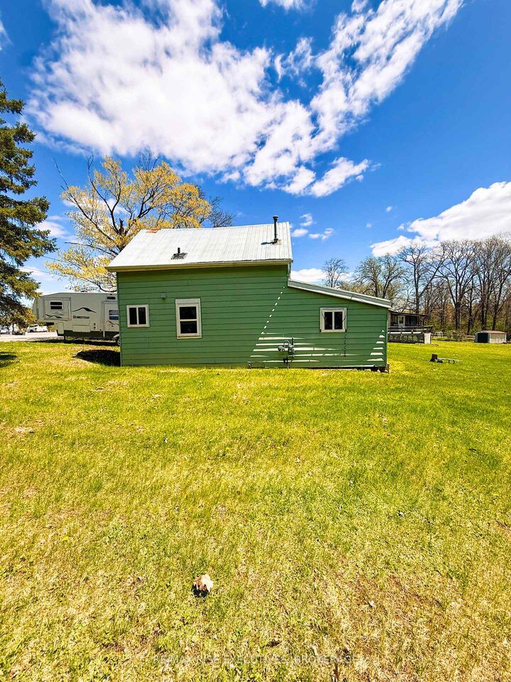 Property Photo:  14 Dundas Street  ON K0K 1X0 
