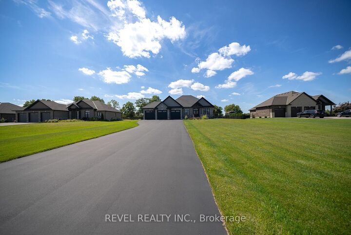 Property Photo: 21 Tedley Boulevard ON N3T 0E3