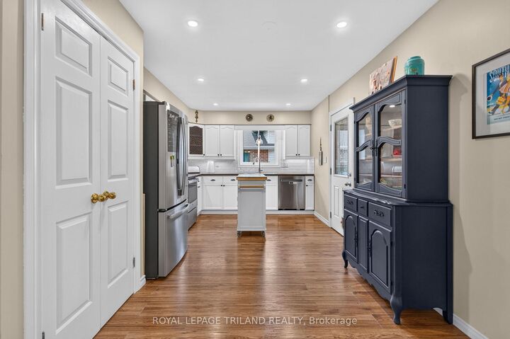 56 Parkview Crescent — photo 1