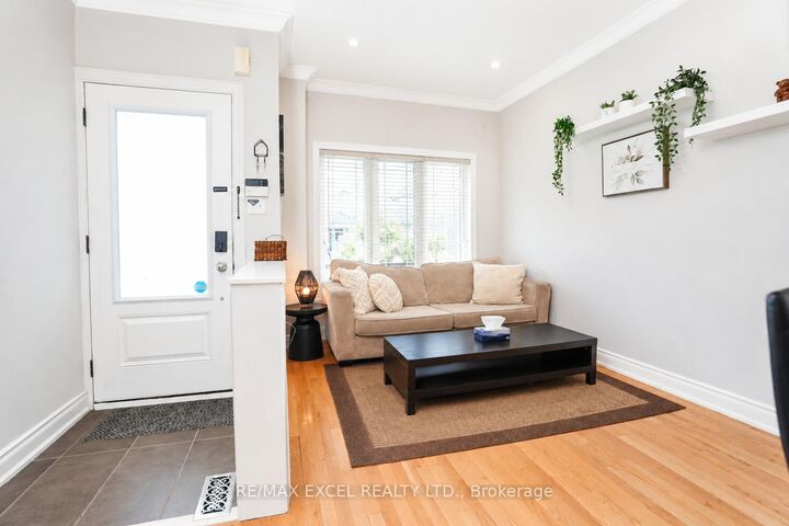 Property Photo: 214 Farmstead Road Main ON L4S 2J6