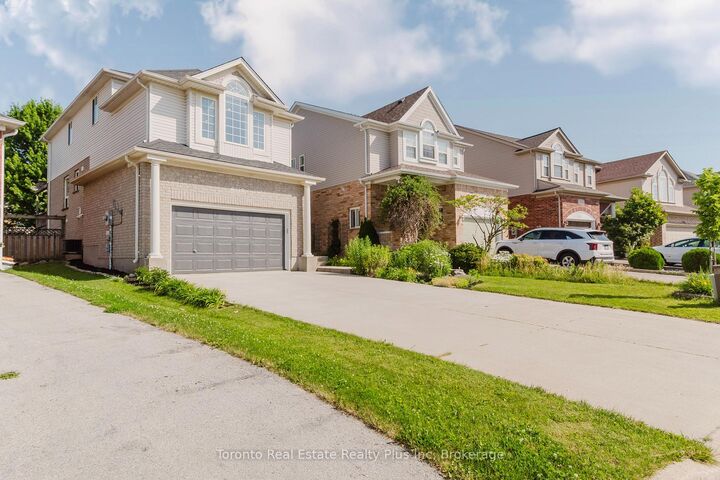 Property Photo: 597 Little Dover Crescent E ON N2K 4E5