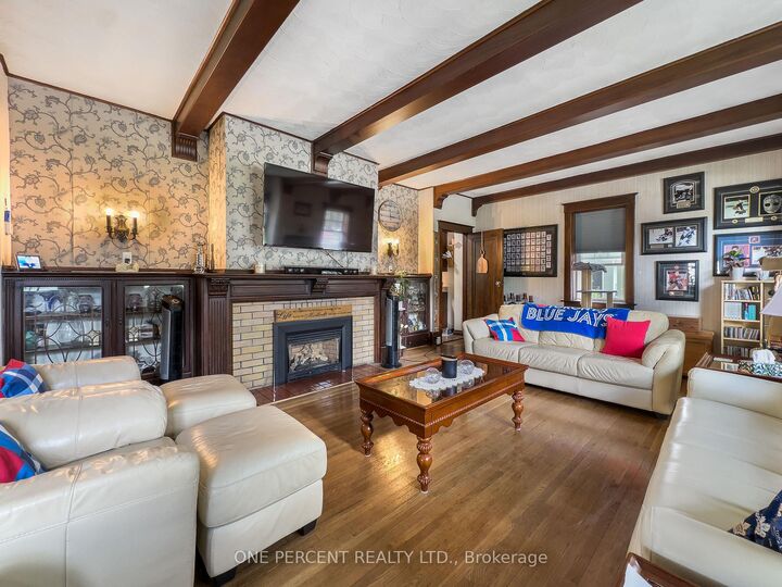 Property Photo: 104 Dundas Street W ON K7R 2A1