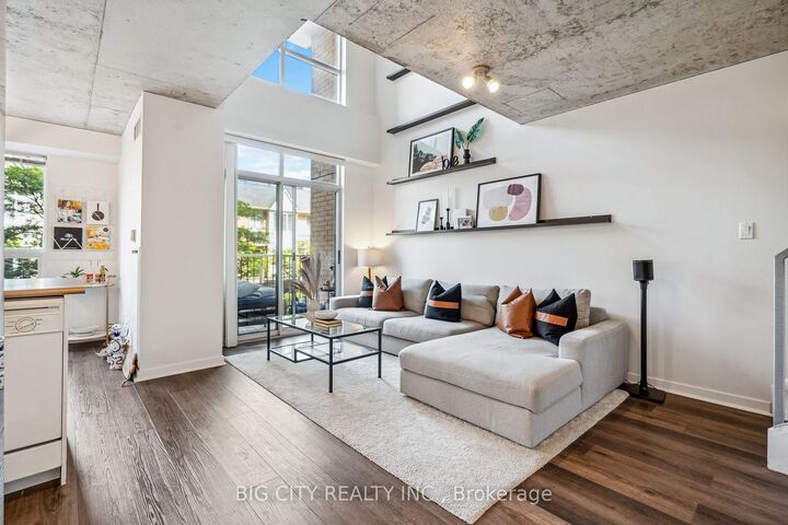 Property Photo:  800 King Street W 202  ON M5V 3M7 