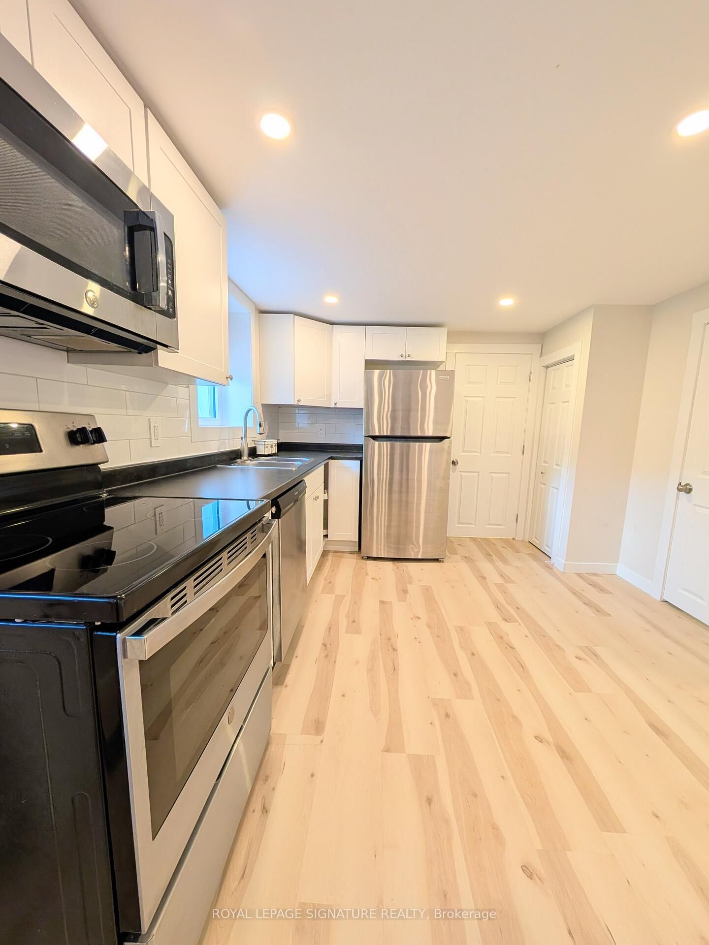 Property Photo:  43 Second Avenue Lower  ON K8V 5M5 