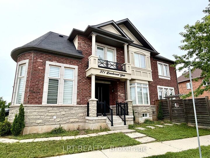 371 Leadwood Gate — photo 1