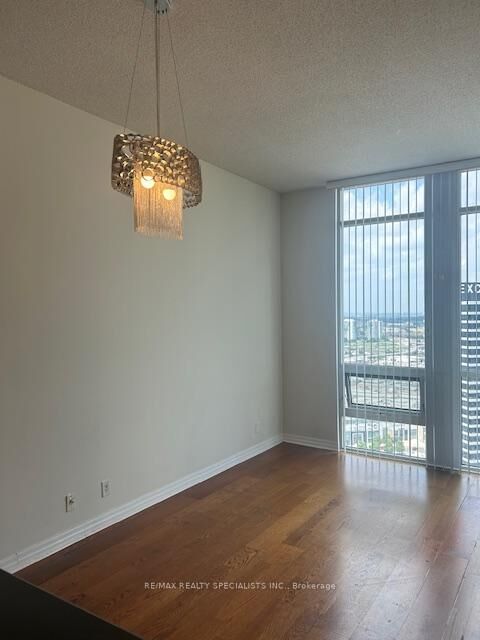 Photo de la propriété:  220 Burnhamthorpe Road 3301  ON L5B 3Y5 