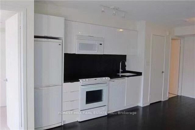 Property Photo:  10 Capreol Court 929  ON M5V 4B3 