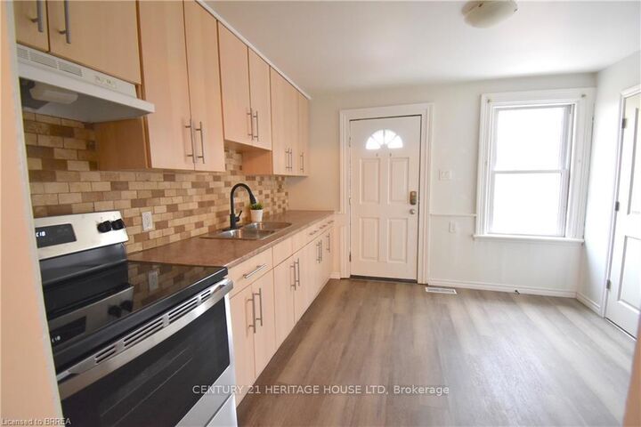 Property Photo:  174 Darling Street 1  ON N3S 3W6 