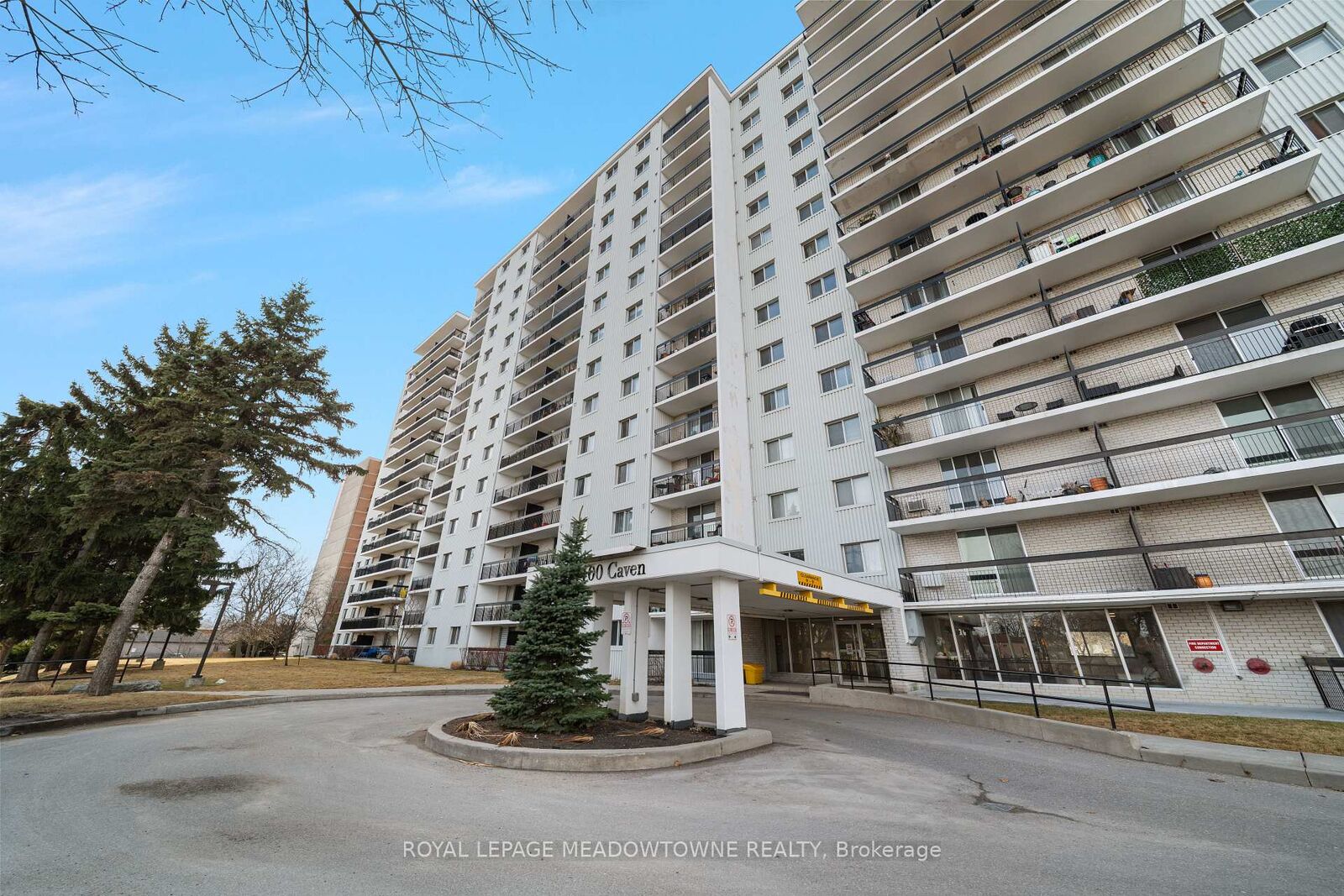 Property Photo: 1100 Caven Street Ph #8 ON L5G 4N3