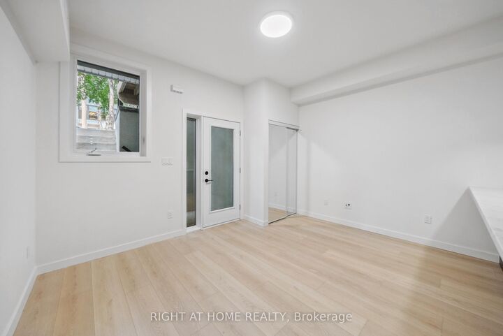Property Photo:  367 Howland Avenue 1  ON M5R 3C1 