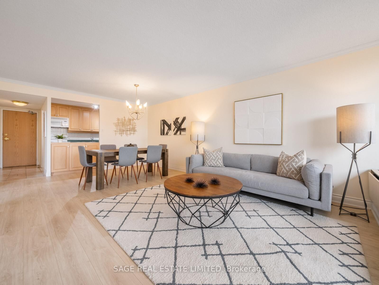 Property Photo:  30 Fashion Roseway N/A 213E  ON M2N 6B4 