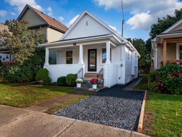 Property Photo:  98 Pleasant Avenue  ON L2R 1Y1 