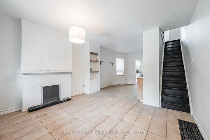 Property Photo:  573 Coxwell Avenue  ON M4C 3B5 