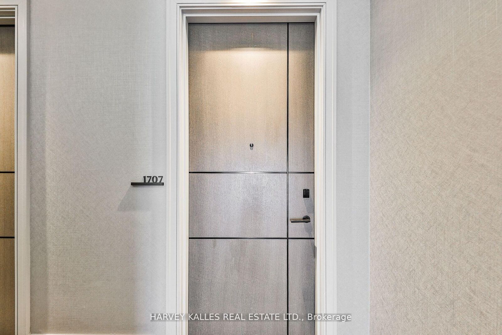 Property Photo:  215 Lonsdale Road 1707  ON M4V 1W7 