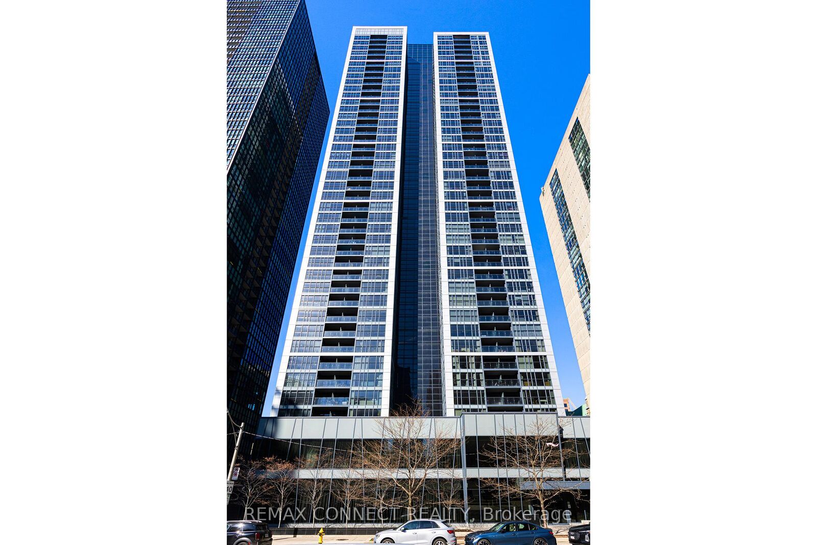 Property Photo:  28 Ted Rogers Way 1012  ON M4Y 2J4 