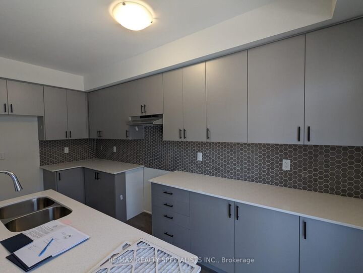 Property Photo:  790 Kootenay Path  ON L1H 0B1 