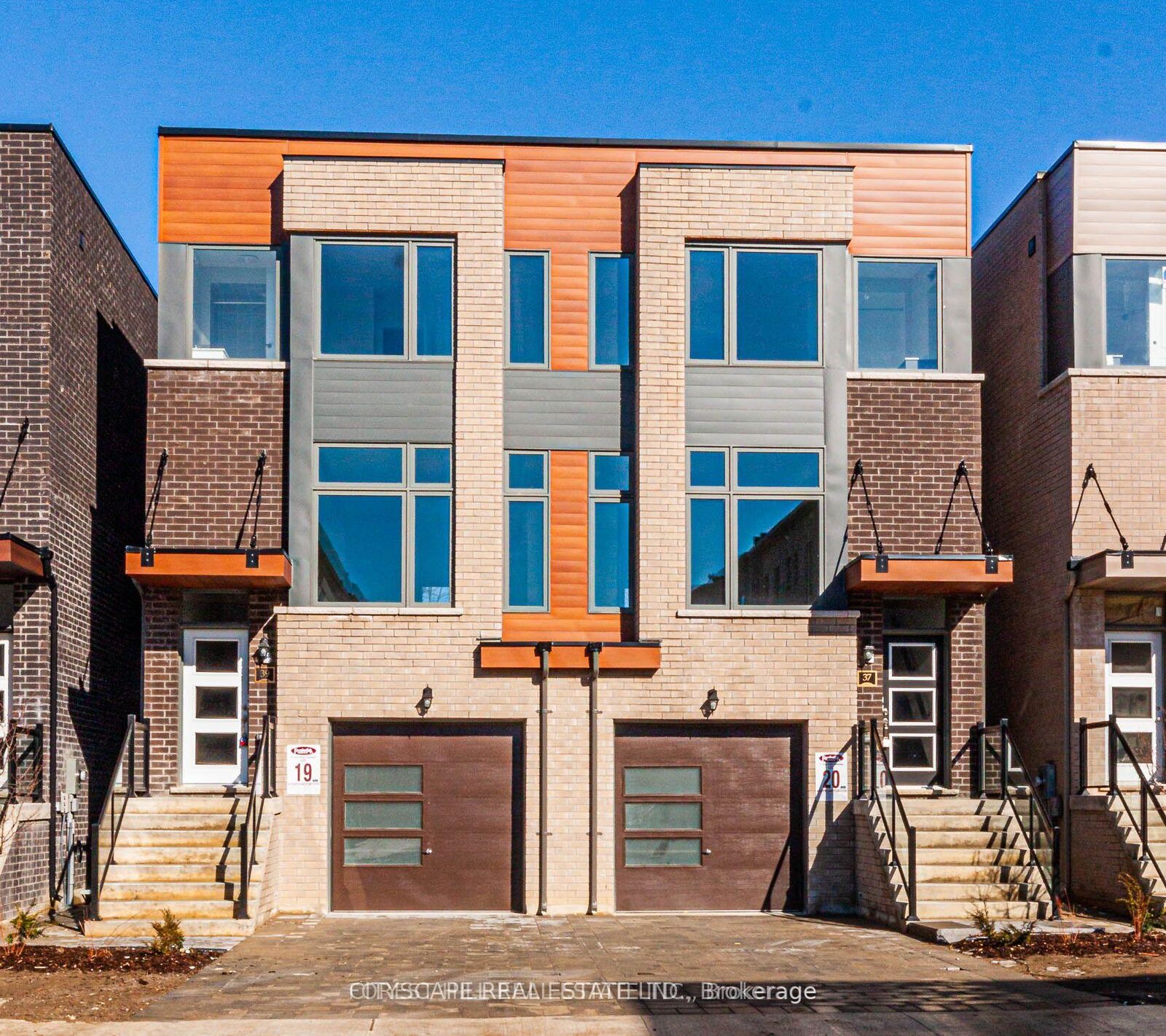 Property Photo:  37 Wild Rose Gardens 2  ON M6L 0A5 