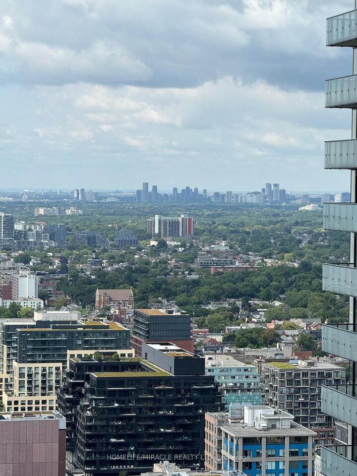 Property Photo:  28 Widmer Street 4028  ON M5V 2E7 