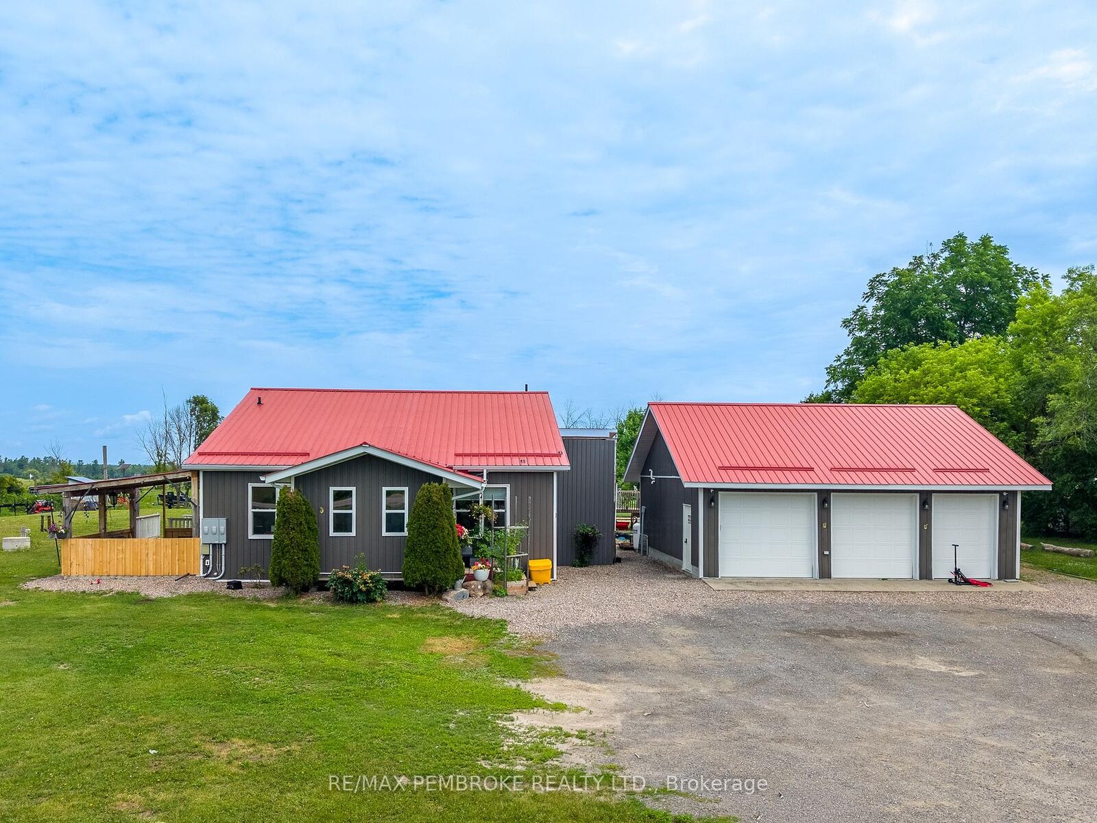 Property Photo: 1890 Queensline Road ON K0J 1V0