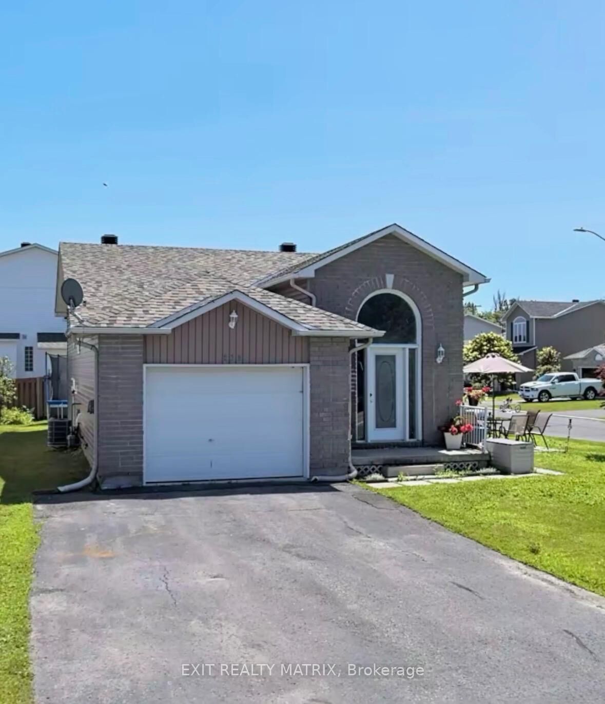 Property Photo:  239 Stiver Street B  ON K4R 1G9 