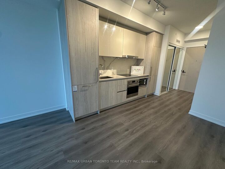 Property Photo: 225 Commerce Street 4203 ON L4K 0R1