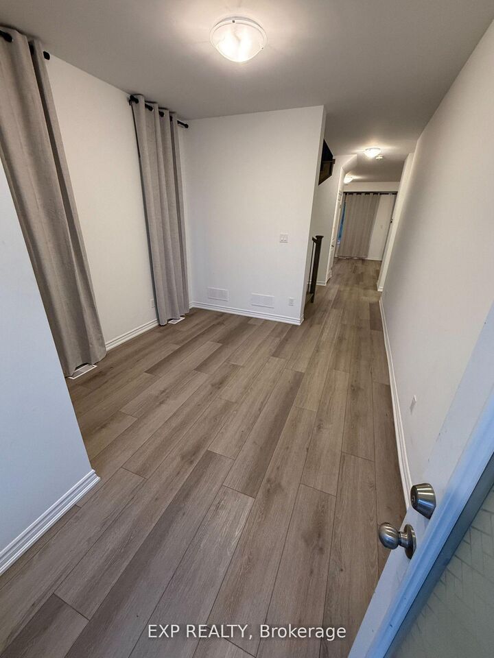 Property Photo:  278 Wellandvale Drive  ON L3C 7C7 