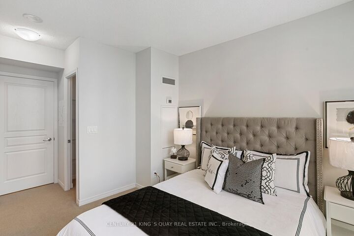 Property Photo: 2240 Lake Shore Boulevard W 2904 ON M8V 0A9