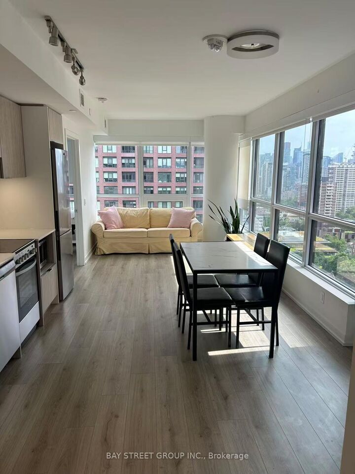 Property Photo:  395 Bloor Street E 1802  ON M4W 1H7 