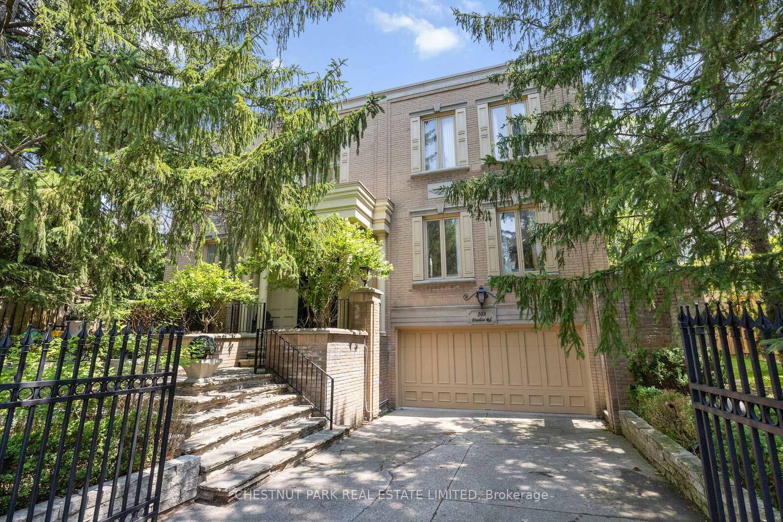 Property Photo:  103 Dunloe Road  ON M5P 2T7 
