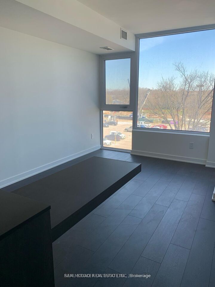 Property Photo: 28 Ann Street E 301 ON L5G 0E1