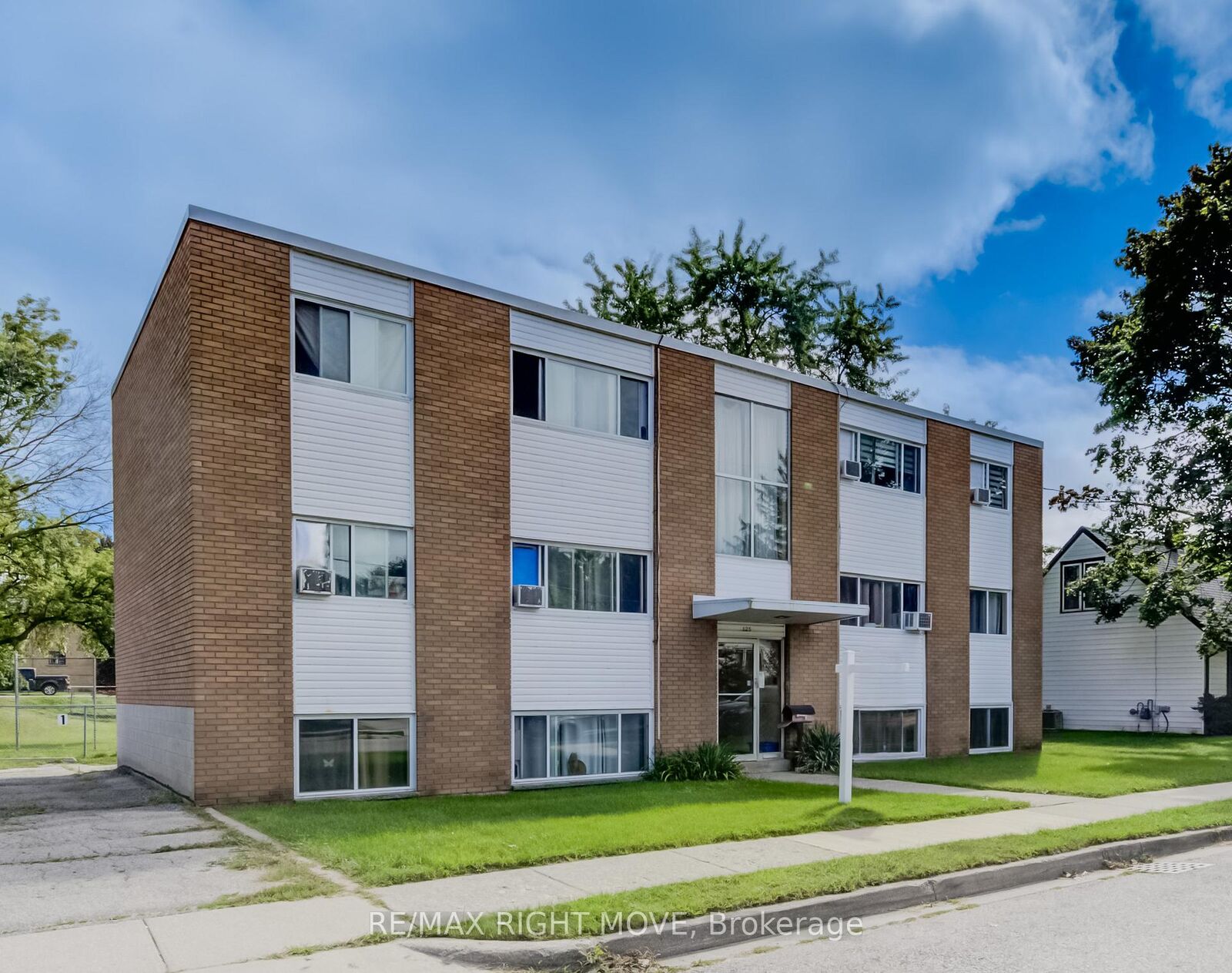 Property Photo: 125 Schlueter Street ON N3H 4B4